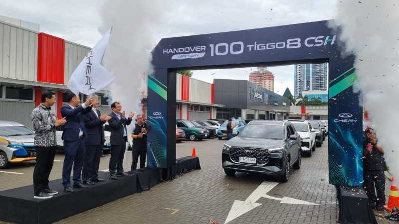 Baru Meluncur, Chery Serahkan 100 Unit Tiggo 8 CSH ke Konsumen